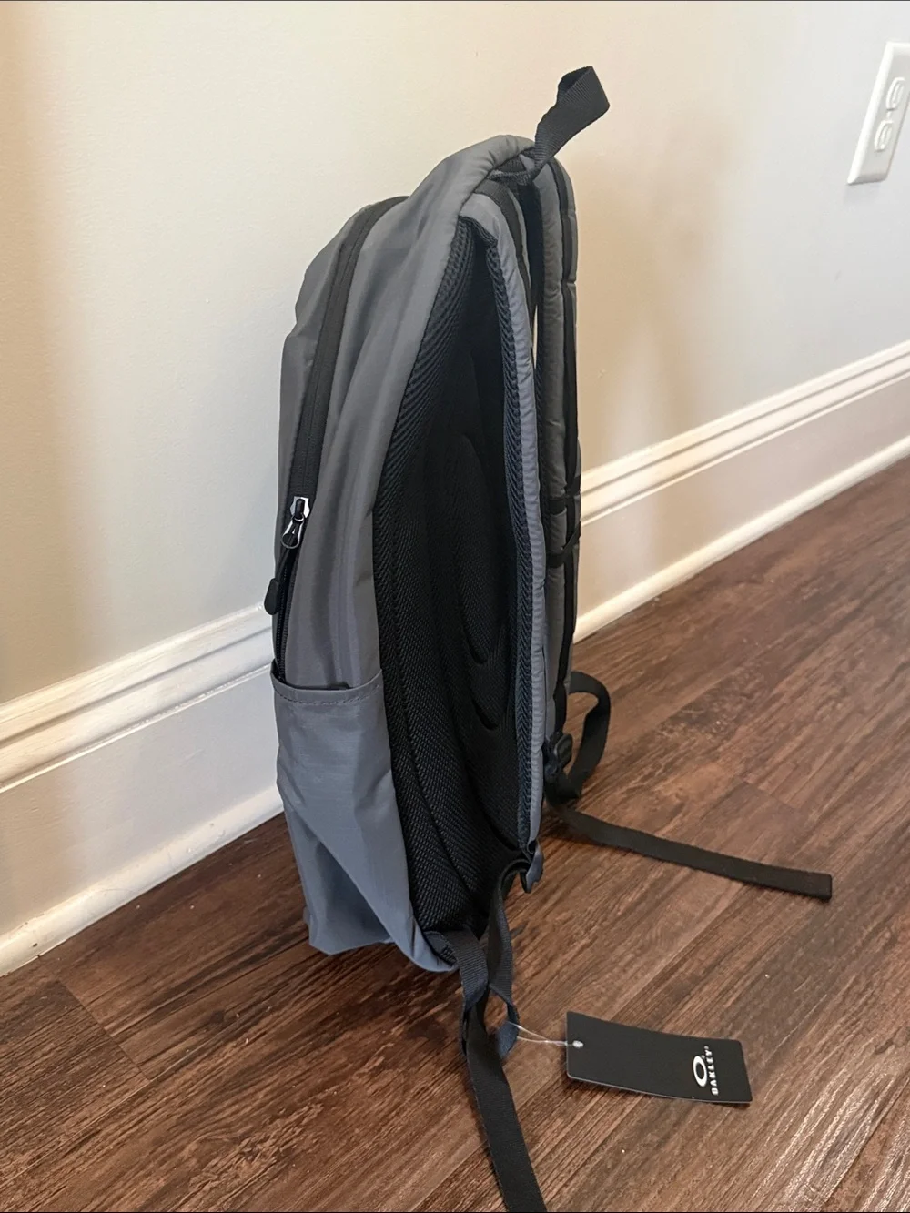 Oakley 22L Sport Backpack Forged Iron Men's Everyday Backpack NWT!